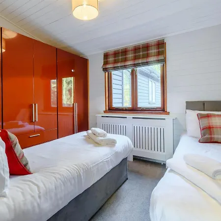 The - Uk13202 Cayton