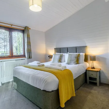 The - Uk13202 Cayton