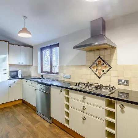 The - Uk13202 Cayton